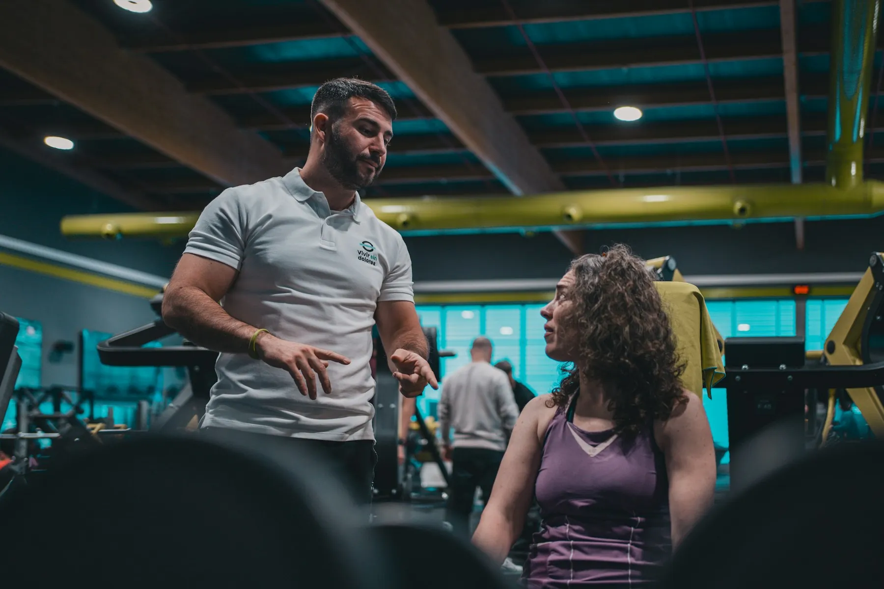 Un coach sportif avec une cliente